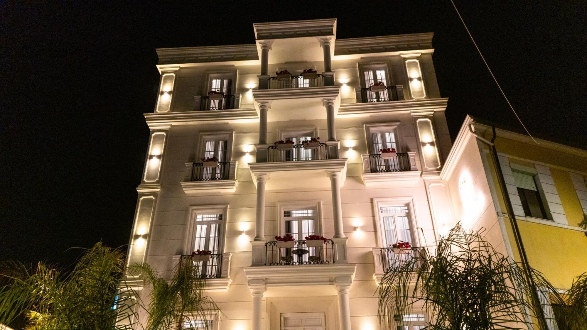 Art Gallery Boutique Hotel Durres Exterior photo