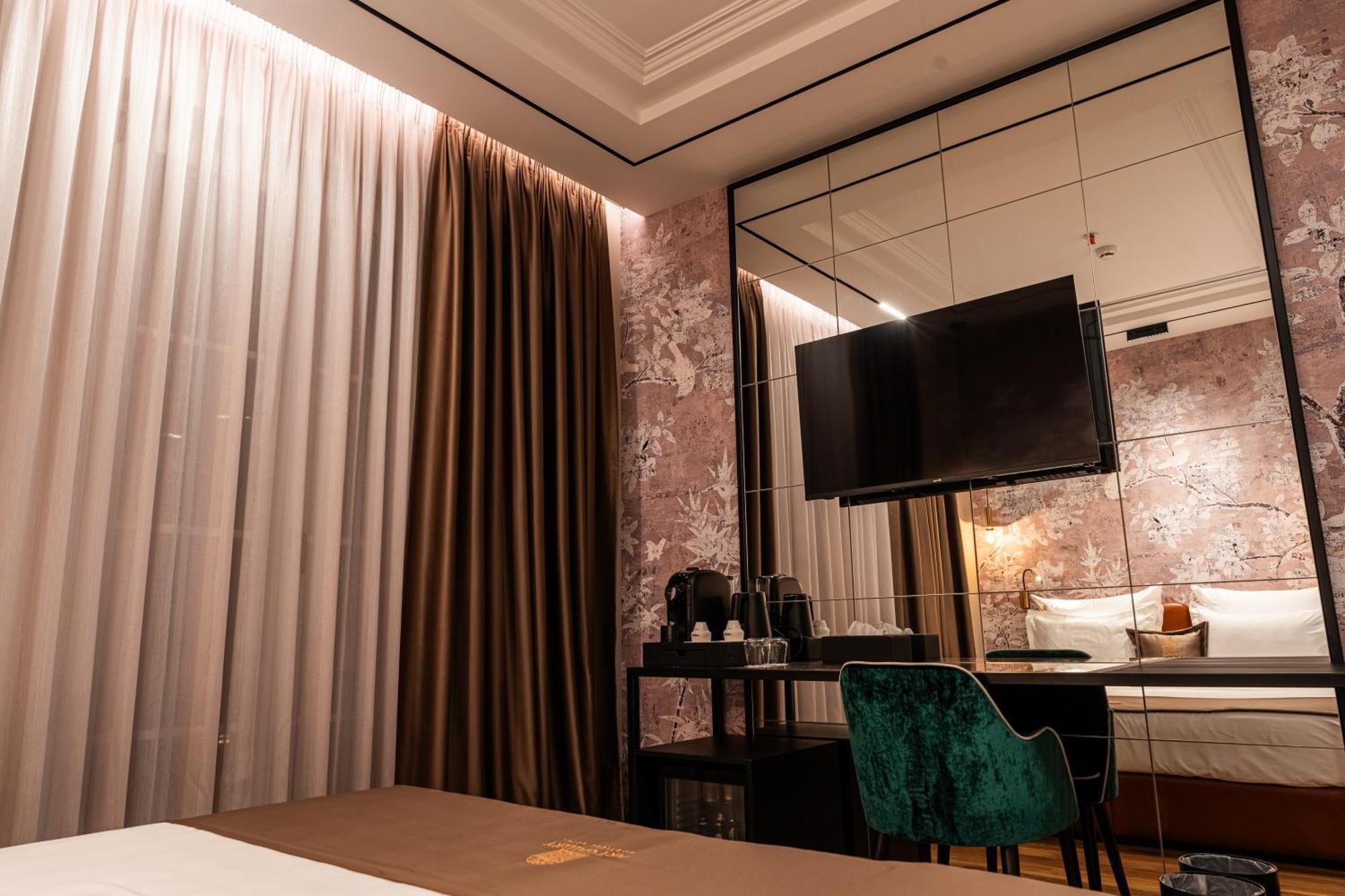 Art Gallery Boutique Hotel Durres Exterior photo